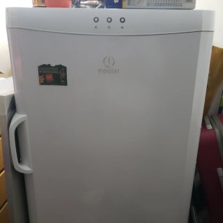 Congelatore Verticale Indesit UFAN 300
