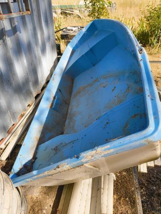Una barca para la pesca , sin remos
