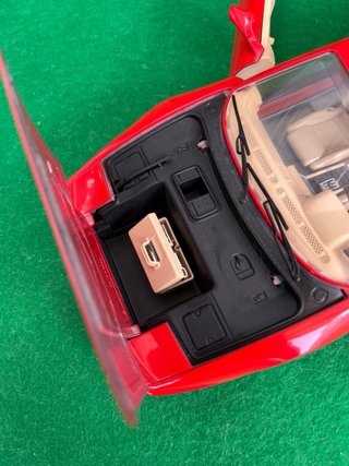 Ferrari 348 TB 1989 – Escala 1:18 Burago