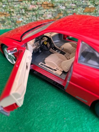 Ferrari 348 TB 1989 – Escala 1:18 Burago