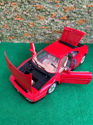 Ferrari 348 TB 1989 – Escala 1:18 Burago