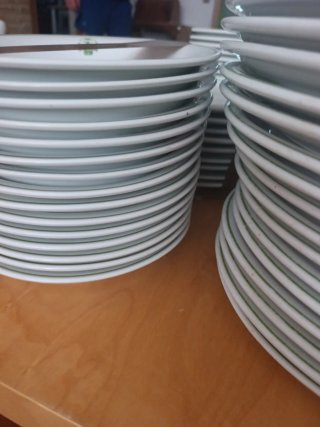 Juego de platos de cerámica blancos muchas unidade