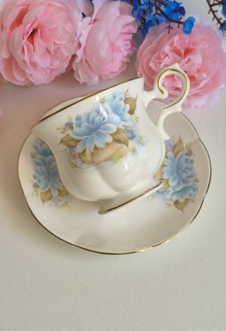 Taza y platillo porcelana inglesa floral