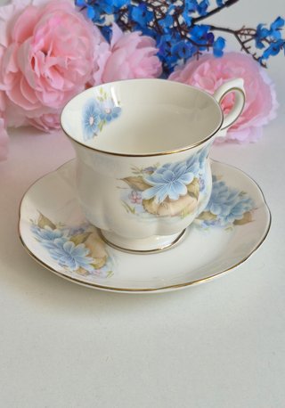 Taza y platillo porcelana inglesa floral