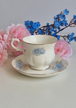 Taza y platillo porcelana inglesa floral