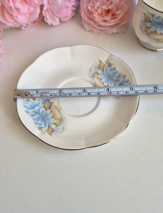 Taza y platillo porcelana inglesa floral