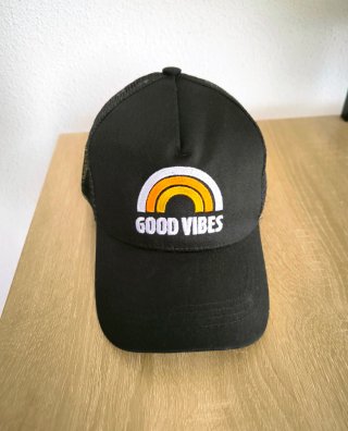 Gorra Trucker Negra Rejilla Good Vibes