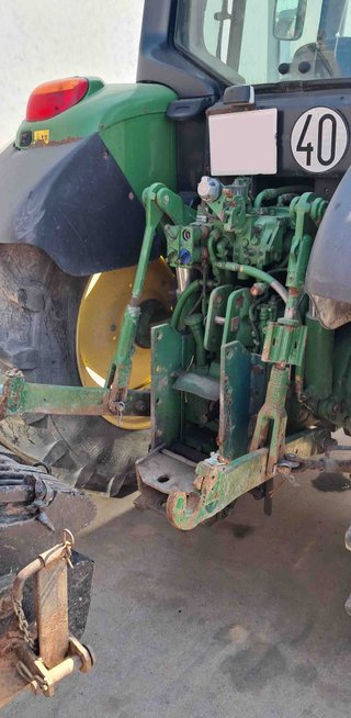 Tractor John Deere 6330.