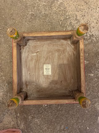 Mesa auxiliar de madera pintada a mano