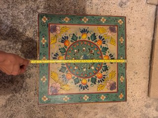 Mesa auxiliar de madera pintada a mano