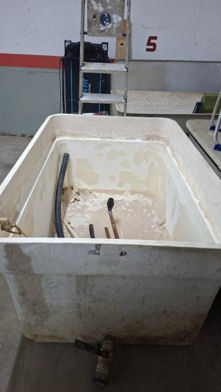 Depósitos de agua capacidad 1000L cada con grifos