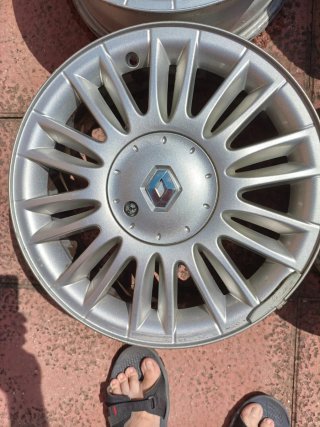 Llantas Aluminio Renault 4 Tornillos de 205/60 R16