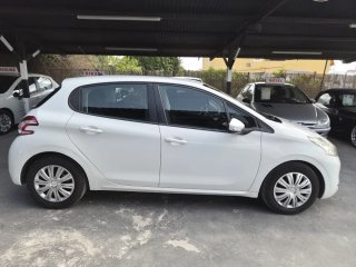 Peugeot 208 2013