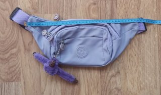 Riñonera morada con mono de peluche