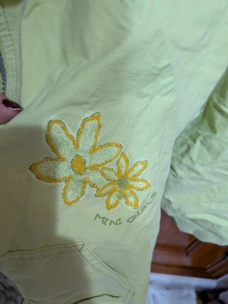 Cortavientos niña flores
