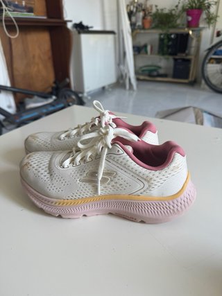Zapatillas Skechers Running Blancas y Rosas