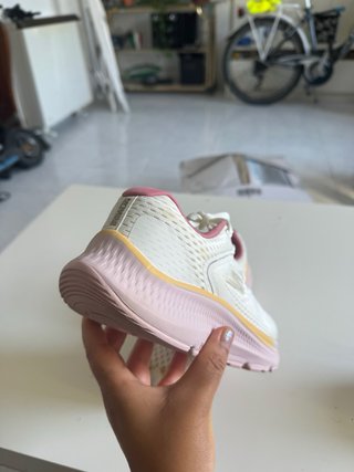 Zapatillas Skechers Running Blancas y Rosas