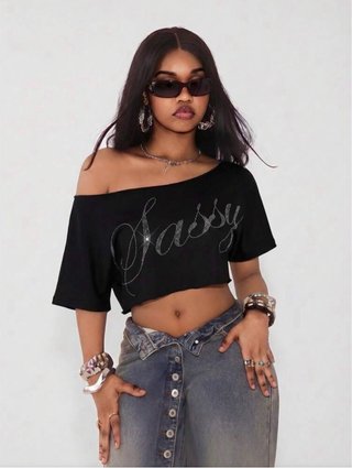 Camiseta Crop Top Sassy con Brillantes