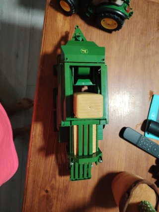 Tractor John Deere con empacadora