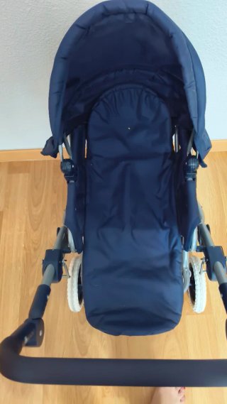 Carrito de muñecas azul