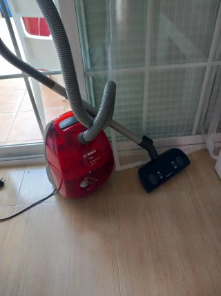 Aspirador Bosch Bagless Rojo 2200W