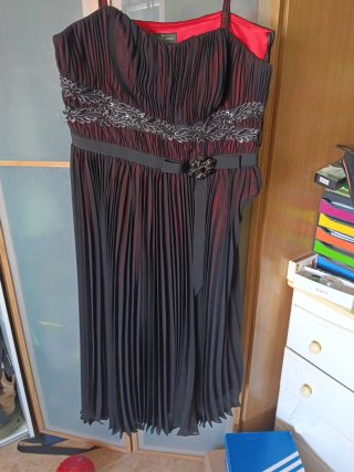 Vestido fiesta midi negro y rojo