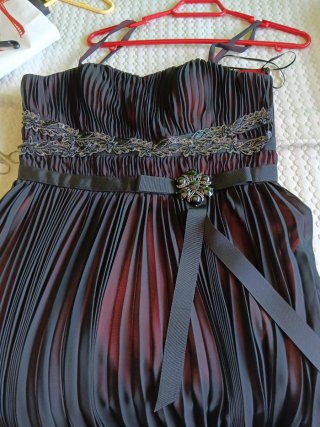 Vestido fiesta midi negro y rojo
