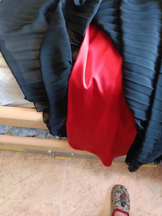 Vestido fiesta midi negro y rojo