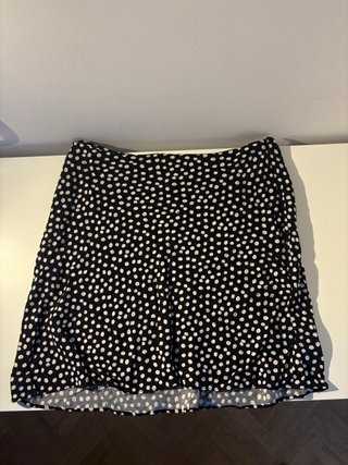 Falda lunares negra y blanca