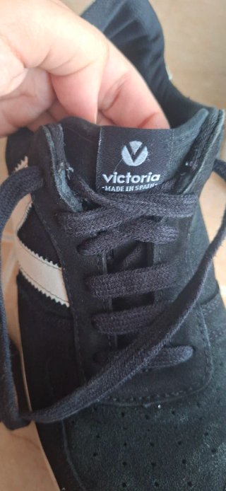 Zapatillas Victoria Negras y Blancas