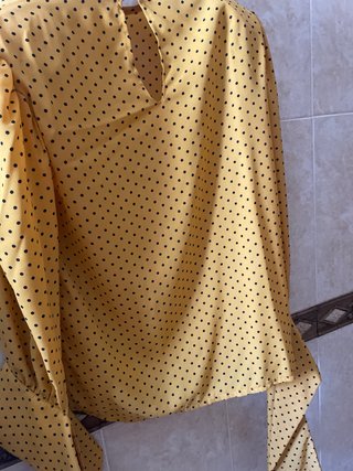Blusa Amarilla Lunares Negra Talla S y falda M