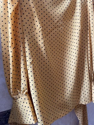Blusa Amarilla Lunares Negra Talla S y falda M
