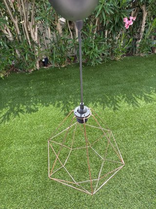 Lámpara de techo geométrica.