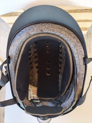 Casco montar a caballo negro