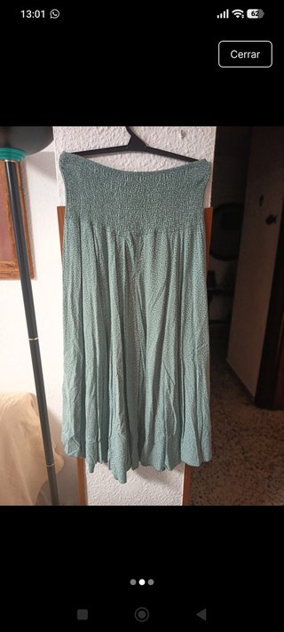 Pantalones y falda verdes estampados