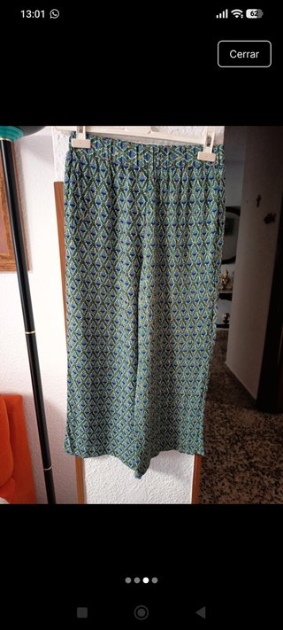 Pantalones y falda verdes estampados