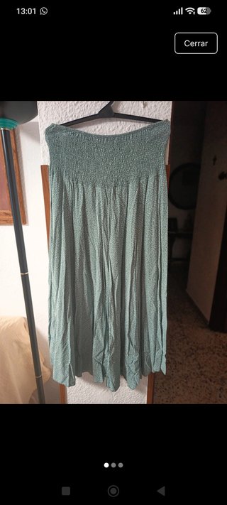 Pantalones y falda verdes estampados