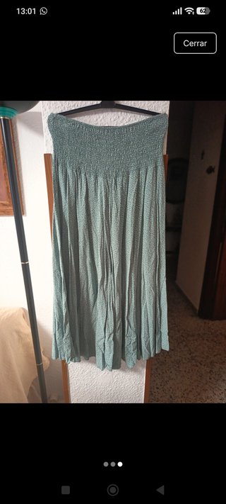 Pantalones y falda verdes estampados