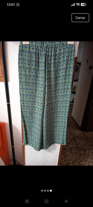 Pantalones y falda verdes estampados