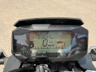 BMW G310R Negra y Blanca