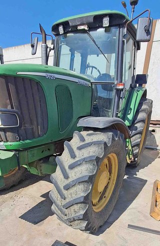 Tractor John Deere 6620.
