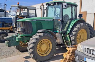Tractor John Deere 6620.