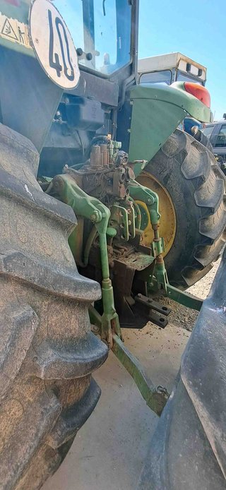 Tractor John Deere 6620.