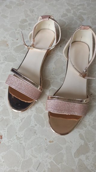 Sandalias fiesta tacón bajo doradas/rosas sin estr