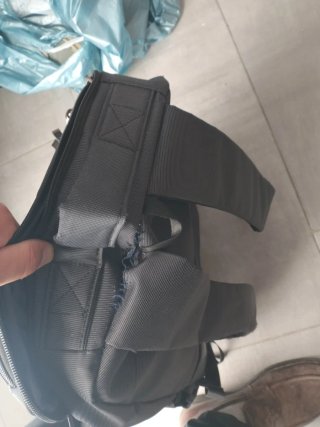 Mochila negra con logo