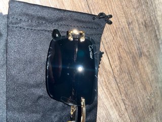Gafas de sol Cartier negras y doradas