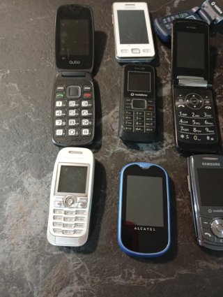 Lote de móviles antiguos LG, Nokia, Samsung