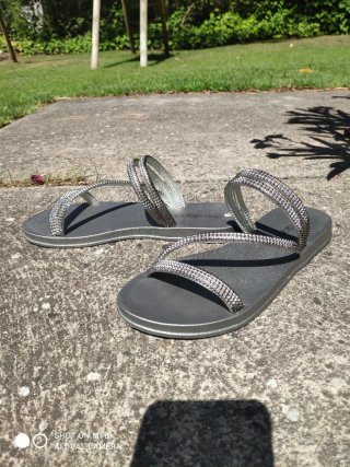 Sandalias Don Algodón plateadas con pedrería