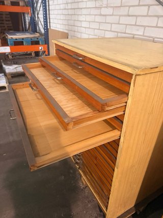 Armario organizador de madera
