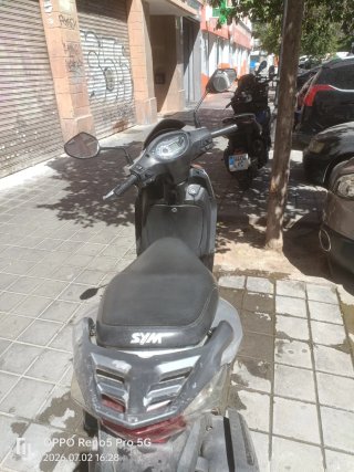 Scooter SYM 125cc Plata y Negra